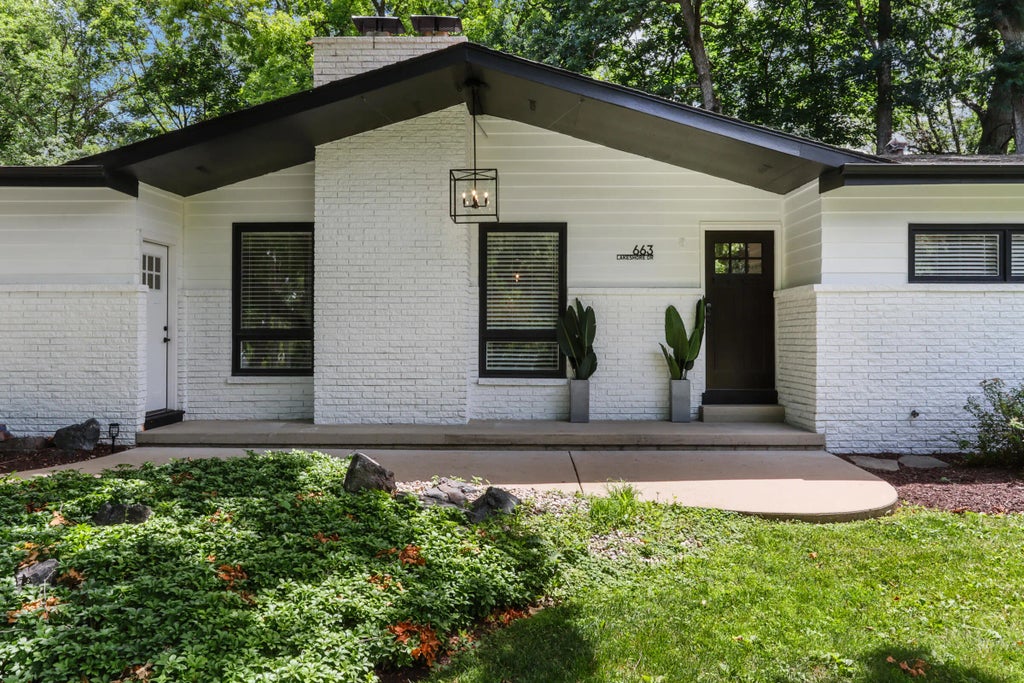 663 S Lakeshore Dr, Fontana