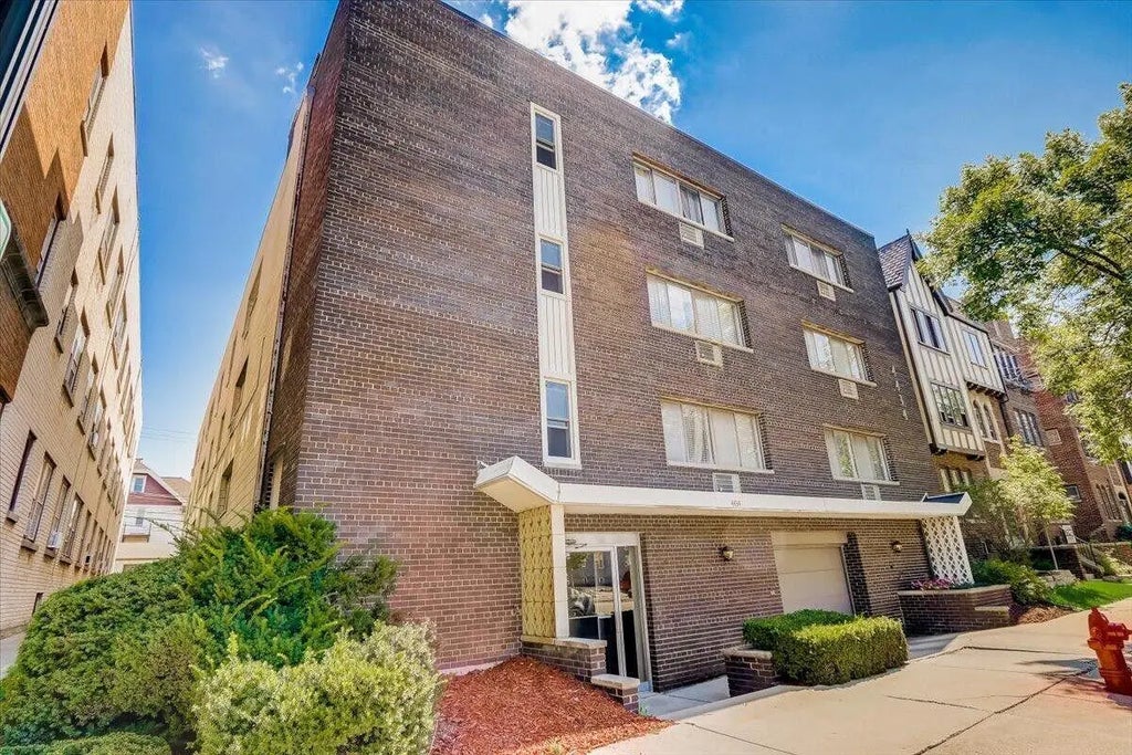 4434 N Oakland Ave 206, Shorewood