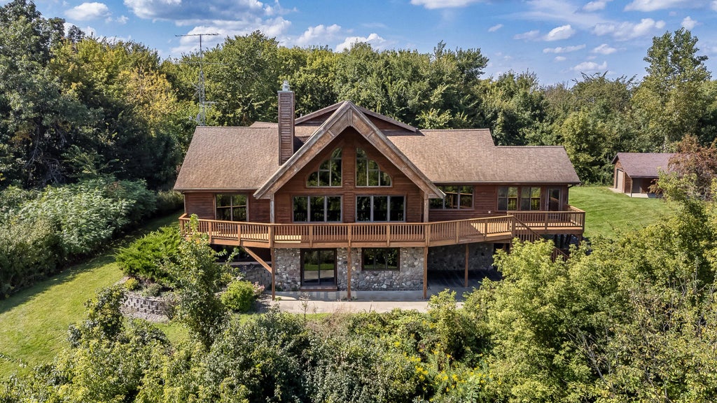 N8718 County Road Vv -, Farmington