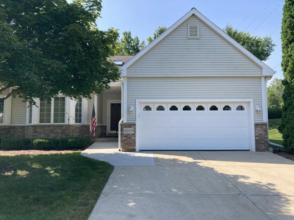 2315 Stoney Ln, Grafton