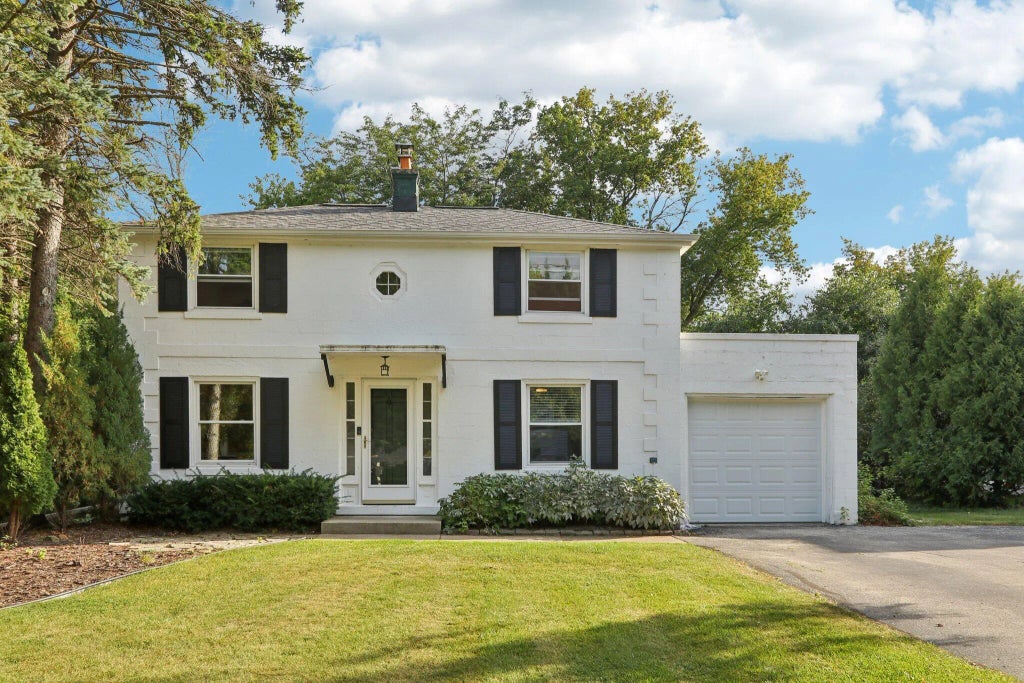 515 E Dean Rd, Fox Point