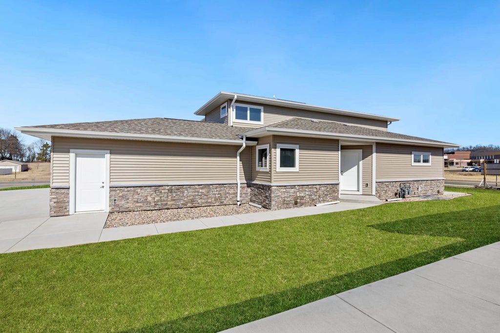 1200 Sween Dr 9, Holmen