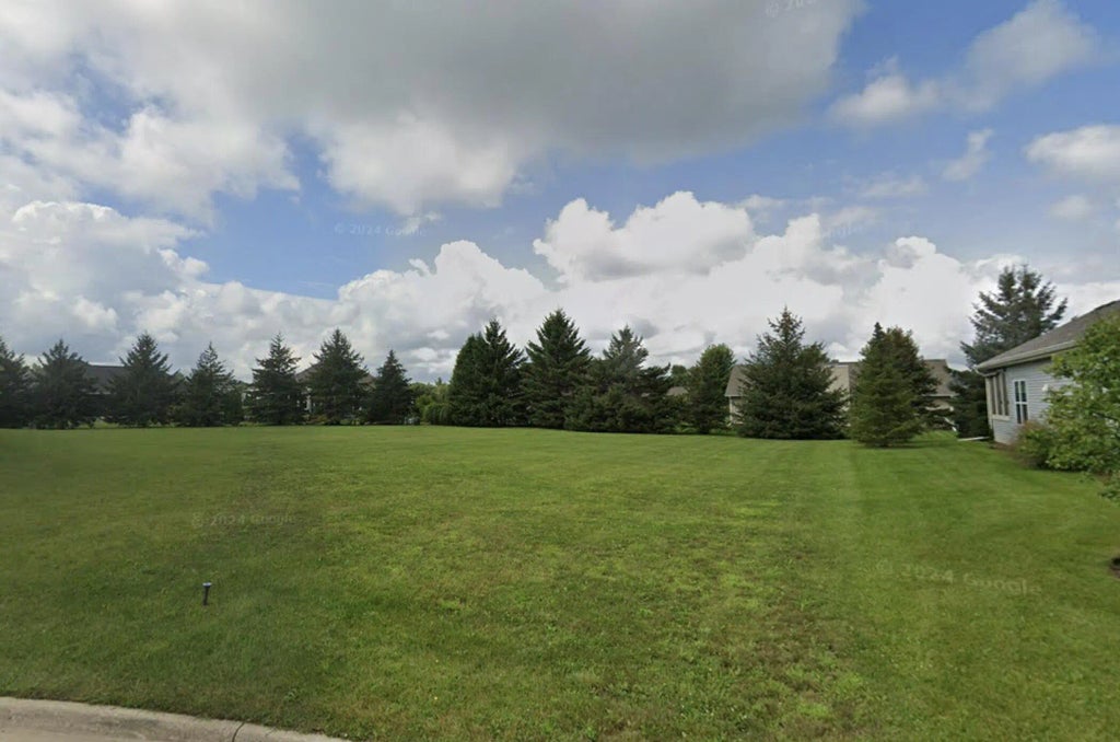 511 Woodlawn Ct F, Williams Bay