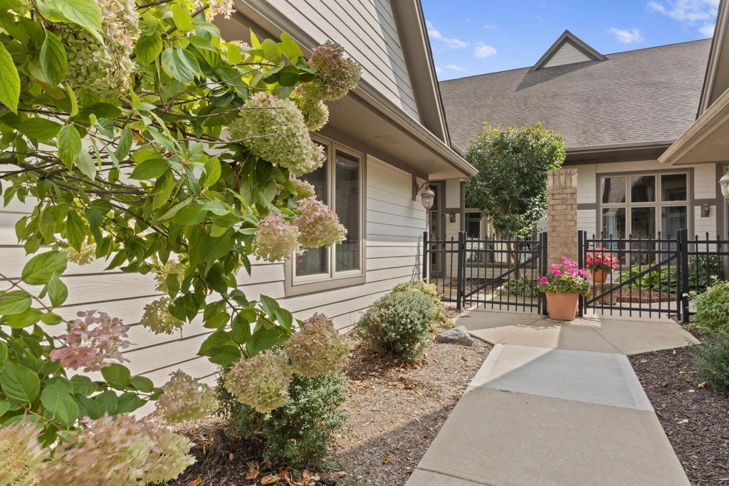 7513 W Tuckaway Pines Cir, Franklin