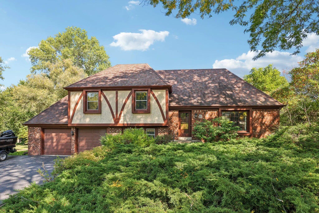 W305n5260 Gail Ln, Hartland