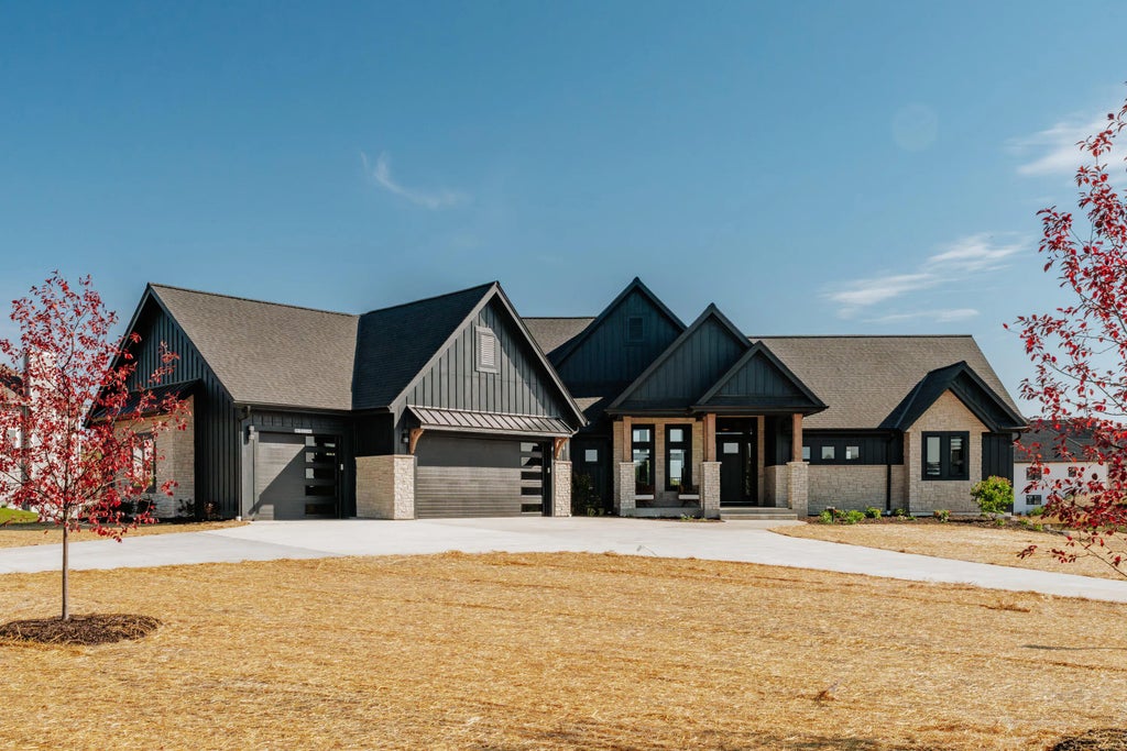 W278n6160 Alecen Ct, Merton