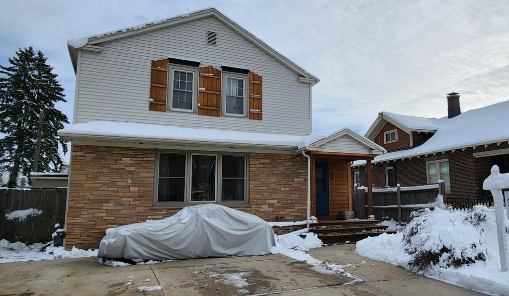 230 Giddings Ave, Sheboygan Falls