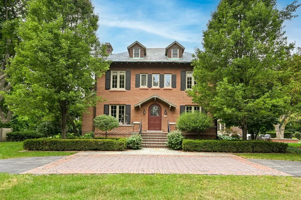 1839 N 74th St, Wauwatosa