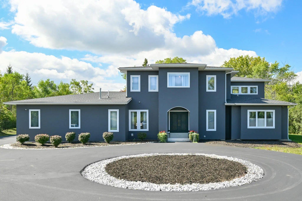 8825 N Spruce Rd, River Hills