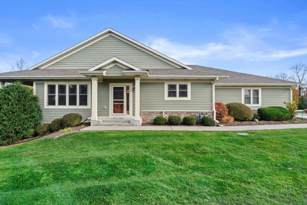 14290 W Farrell Dr, New Berlin