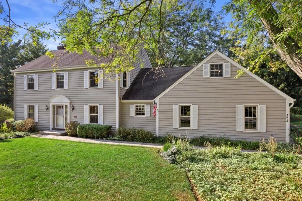 372 Birch Rd, Delafield