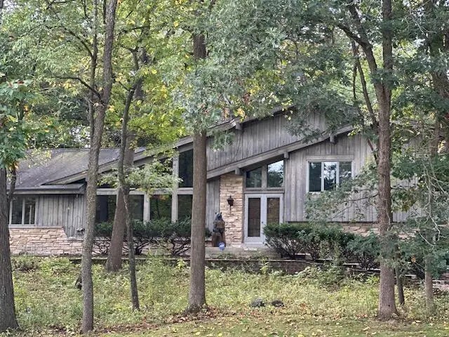 N71w26633 White Oak Dr, Lisbon