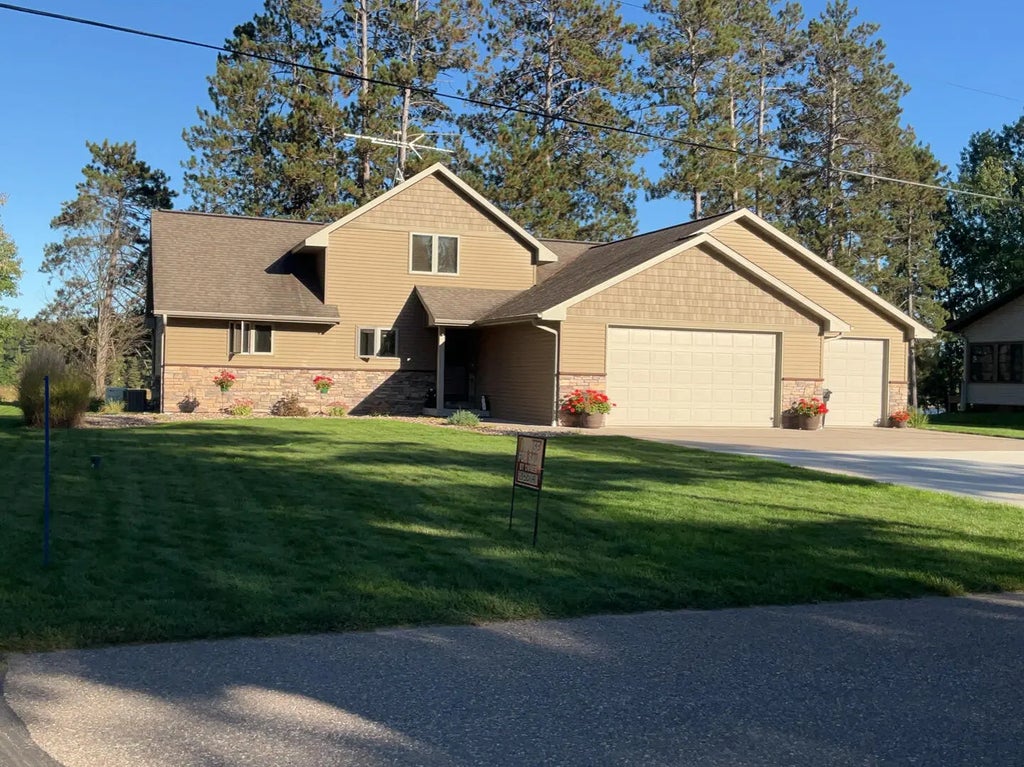 2244 River Rd, Nokomis