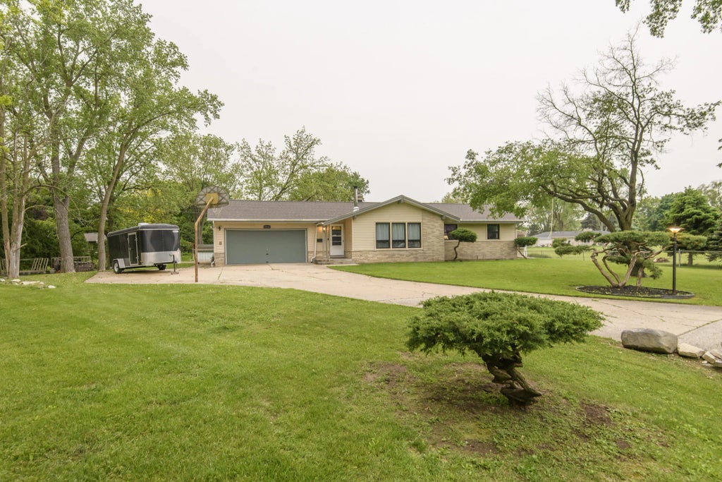 N10w23564 Robinhood Ct, Pewaukee