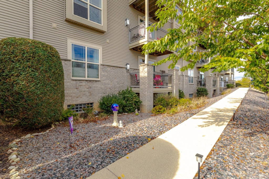 230 Hilldale Dr 1108, Hartford