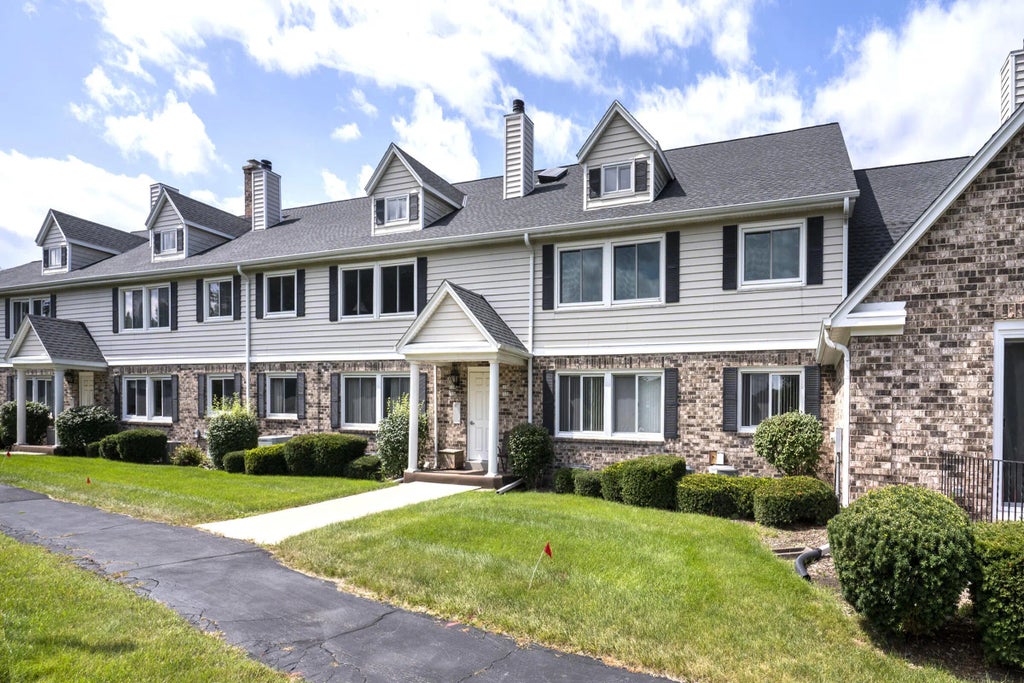 1134 Pilgrim Pkwy, Elm Grove