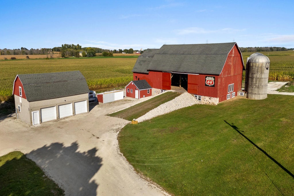 8226 Wilharms Rd, Newton