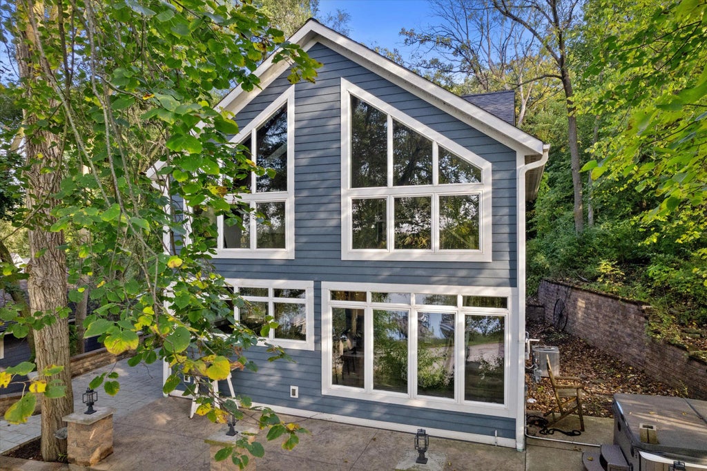 N9254 East Shore Rd, East Troy