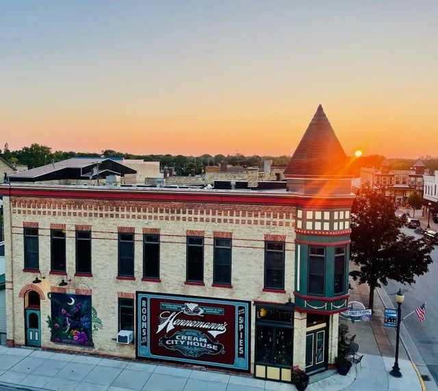 300 Steele St, Algoma