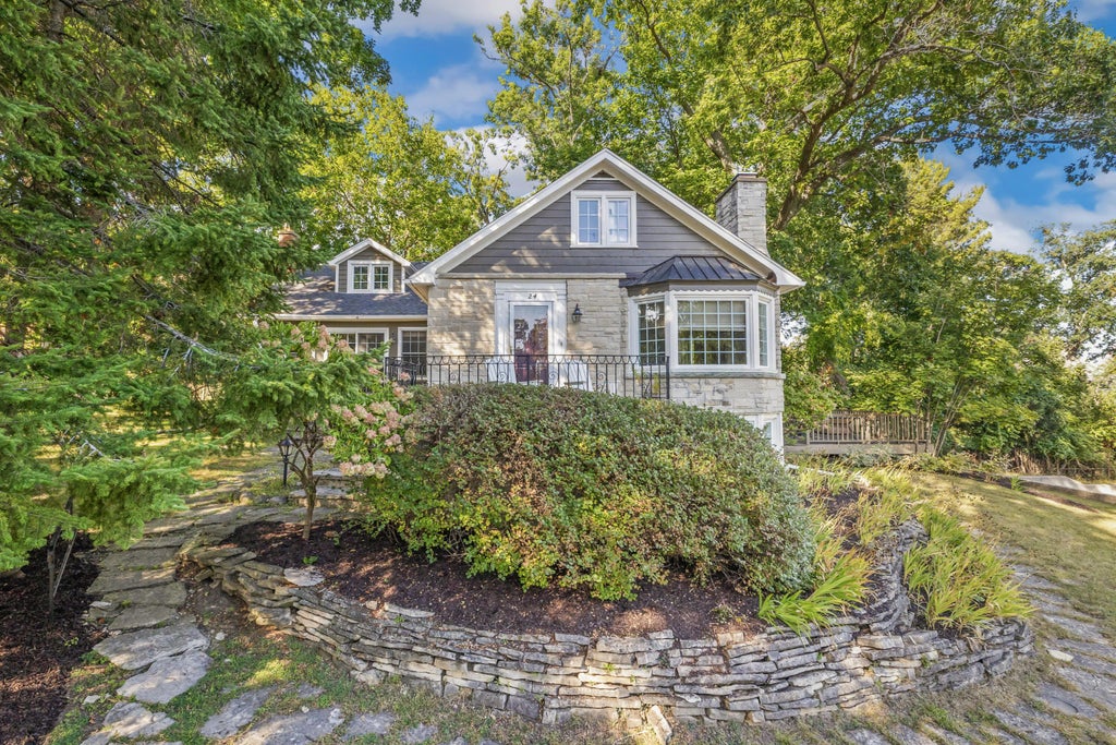 24 Upper Loch Vista Dr, Williams Bay