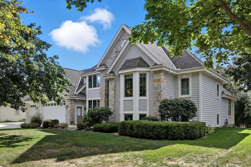 915 Schloemer Dr, West Bend