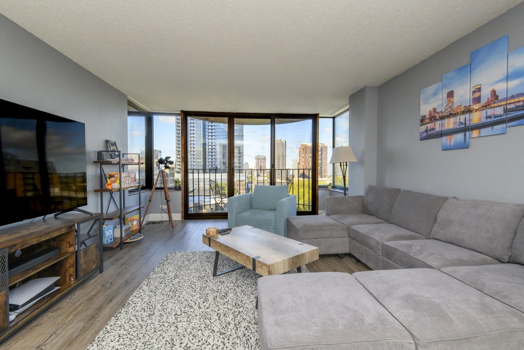 929 N Astor St 807, Milwaukee