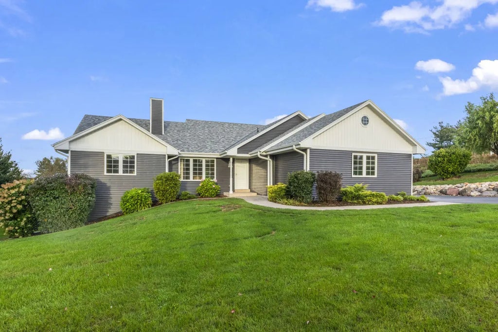 W383n8797 Blue River Pass, Oconomowoc