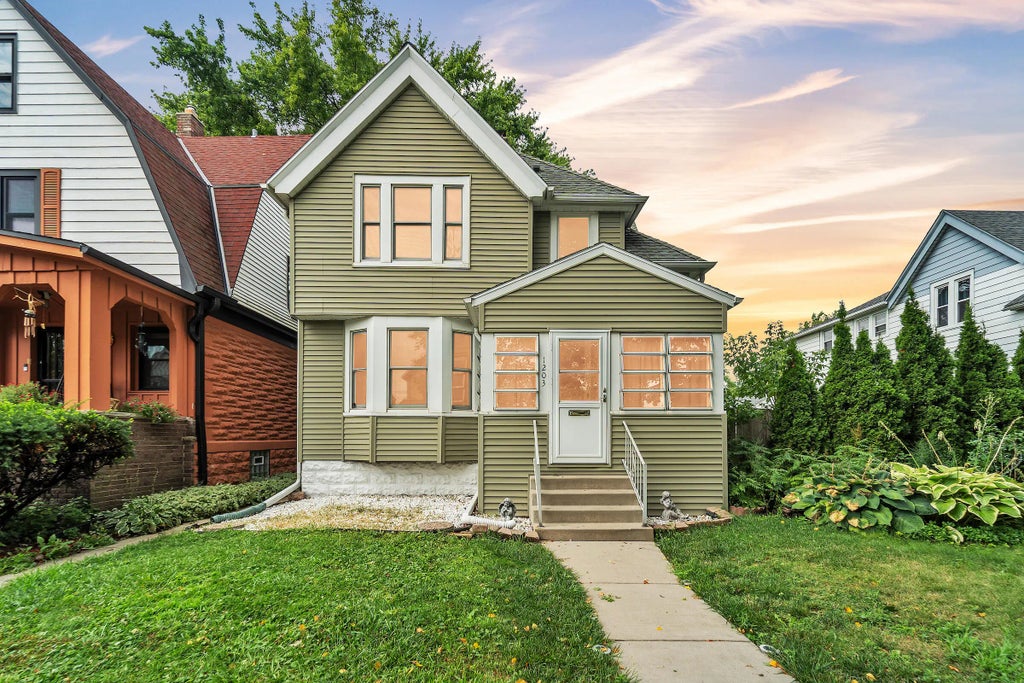 1203 S 49th St, West Milwaukee