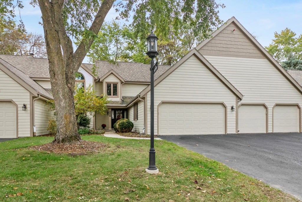 18675 St Andrew Ln B, Brookfield