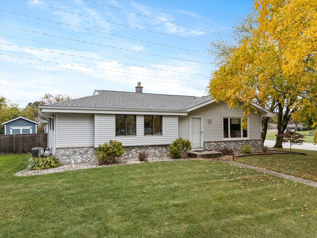 600 Deer Pass Rd, Saukville