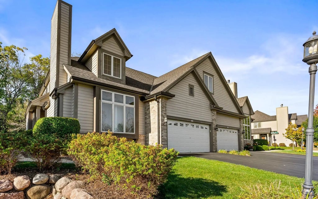 3402 Turnberry Oak Dr, Waukesha