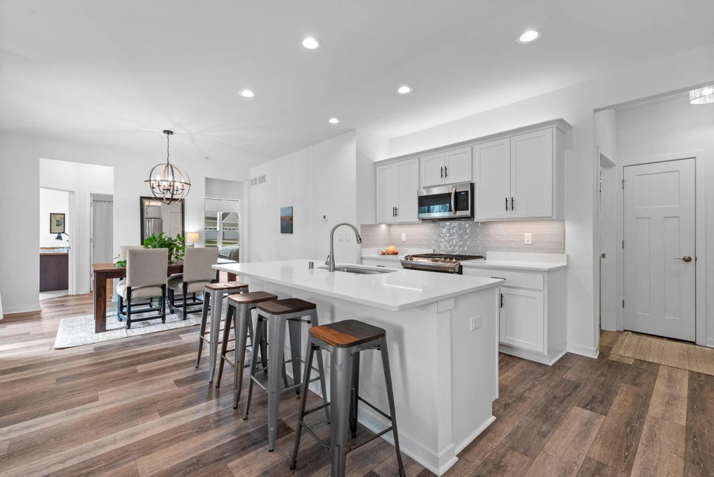 757 Bridlewood Dr, Hartford