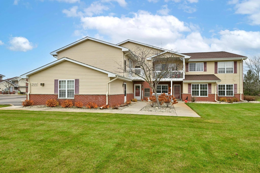 25151 87th St 11-3, Salem Lakes