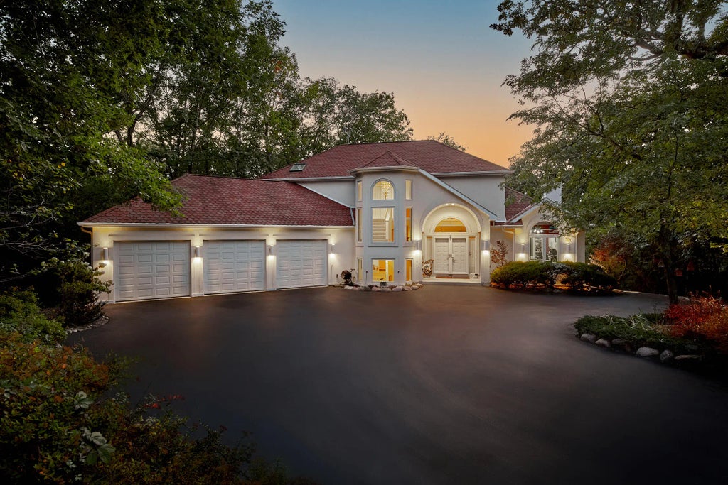 2822 Moelter Dr, Lyons