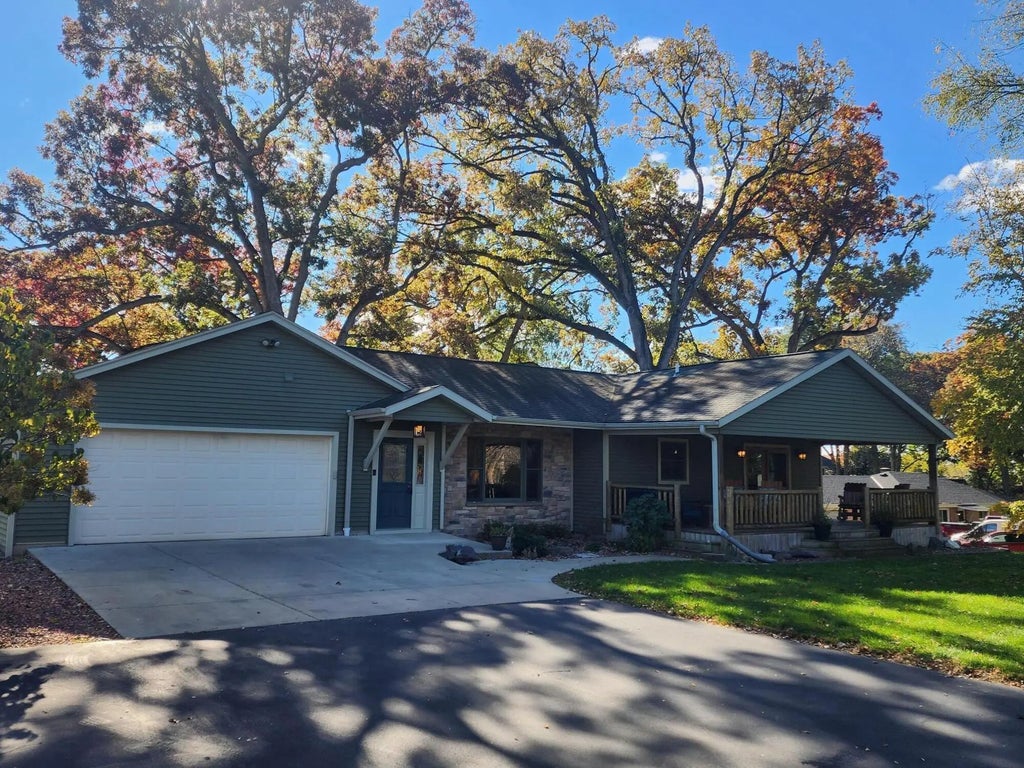 2408 S Teut Rd, Burlington