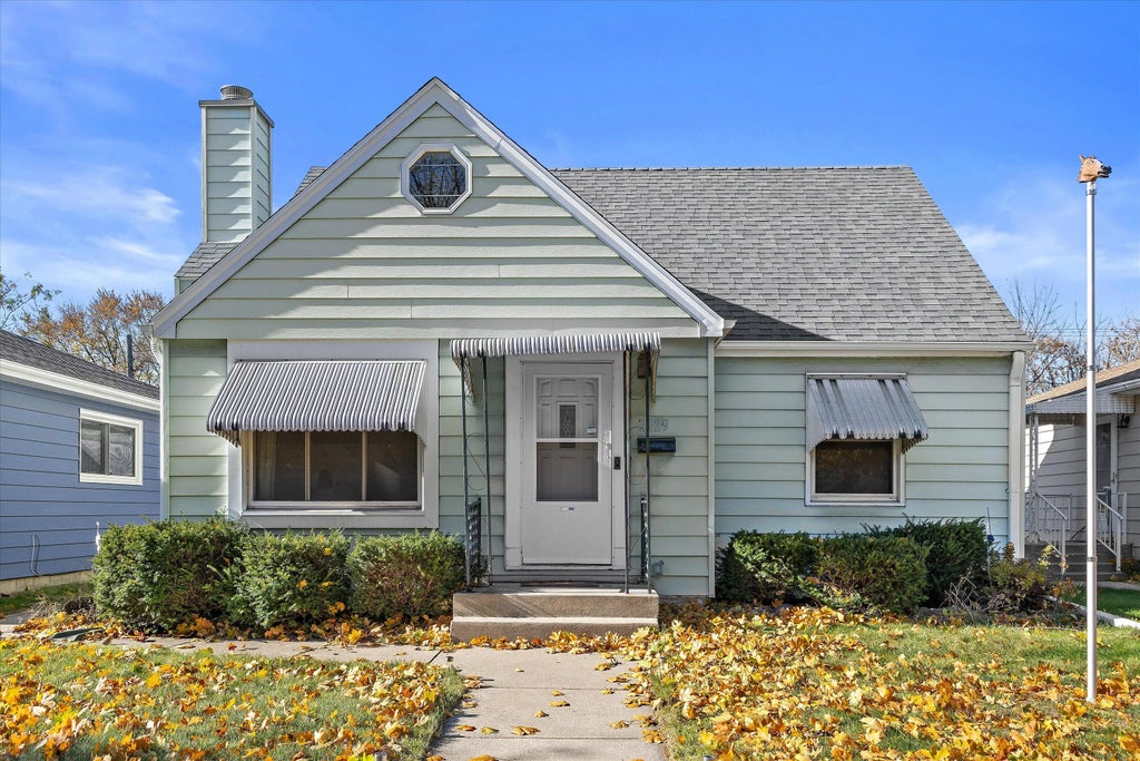 2129 S 107th St, West Allis