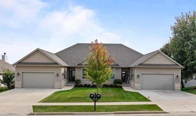 460 S Stone Ridge Dr 480, Lake Geneva