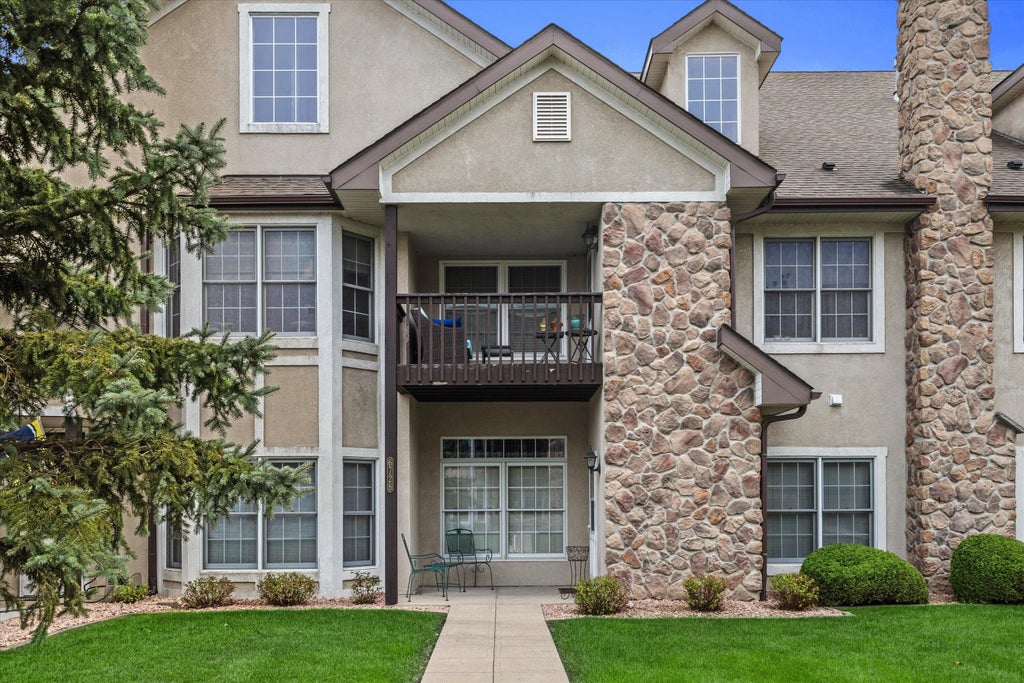 6728 S 34th St, Franklin