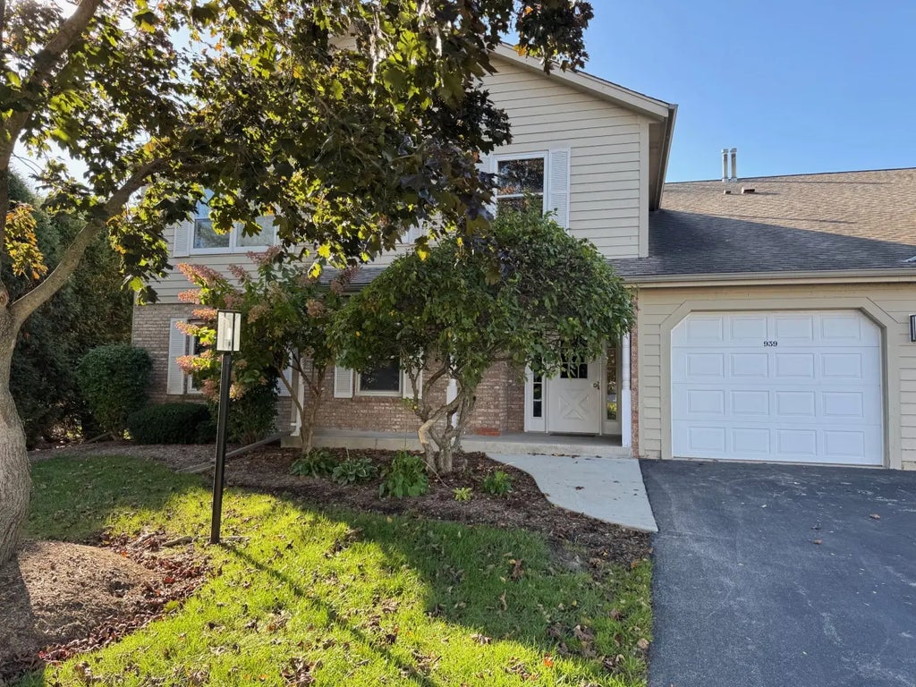 939 Crestwood Dr 1d, Burlington