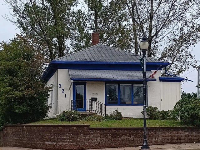 221 N Main St, Viroqua