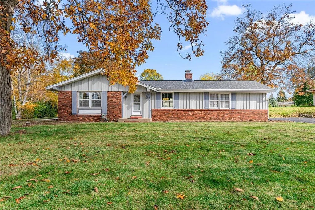 5810 S Balmoral Dr, New Berlin