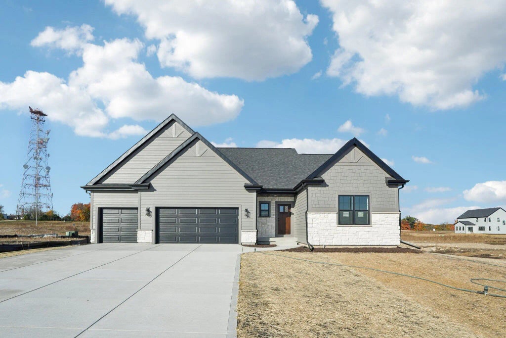 465 Sandstone St, Slinger