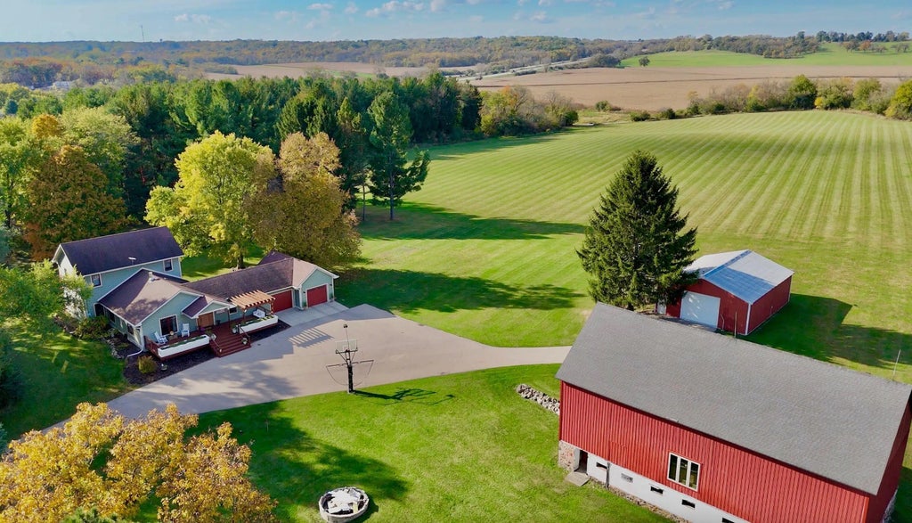 W3046 Krueger Rd, Geneva