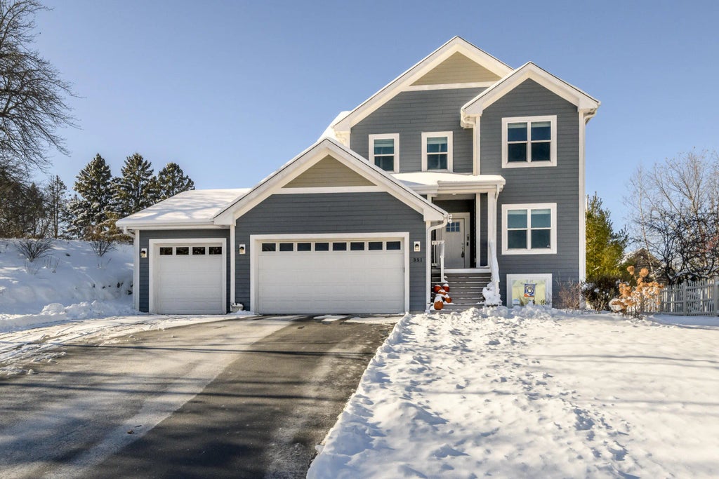 351 Stocks Dr, Delafield