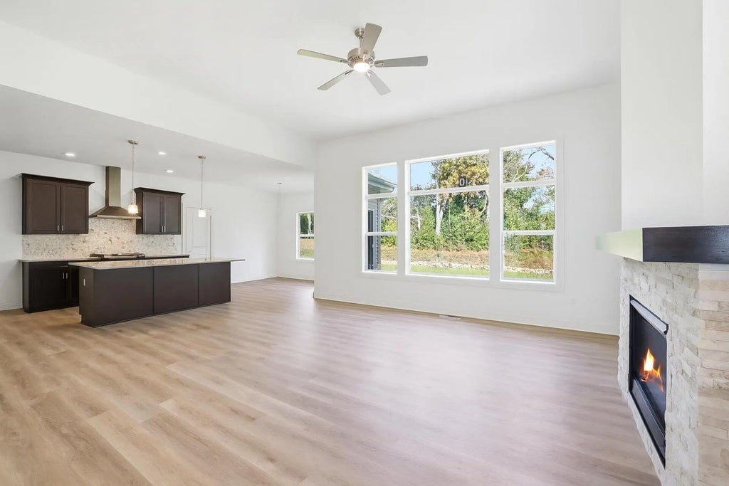 842 Medina Dr, Mukwonago