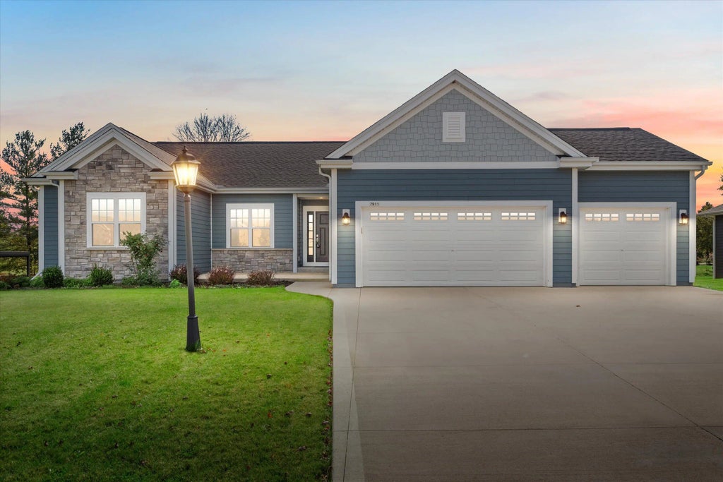 7911 W Oakwood Way, Franklin