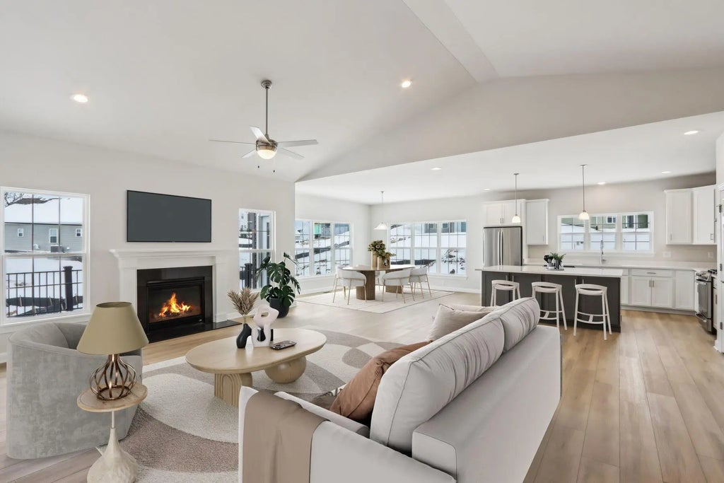 1785 Lasalle St, Lake Geneva