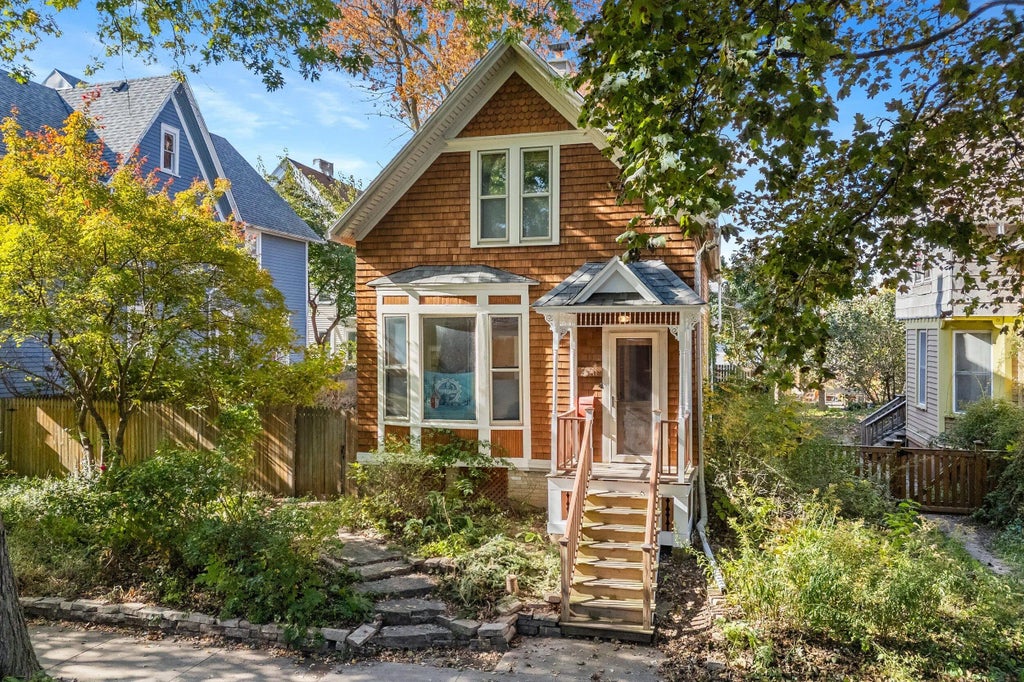 2411 N Booth St, Milwaukee