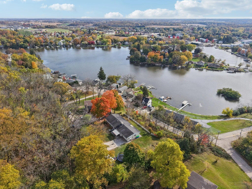 150 Riverside Dr, Waterford