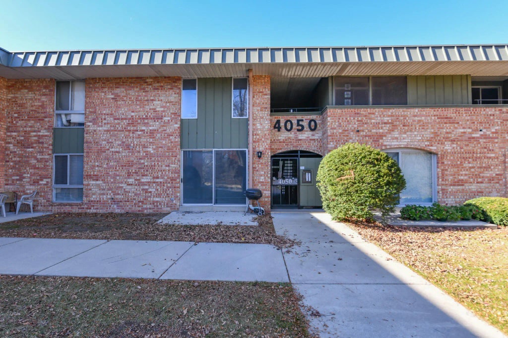 4050 W Rivers Edge Cir 1, Brown Deer